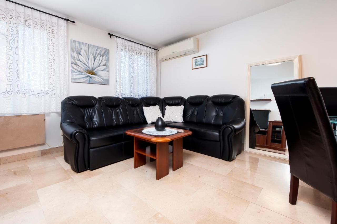 Guesthouse Santin Ровинь Экстерьер фото