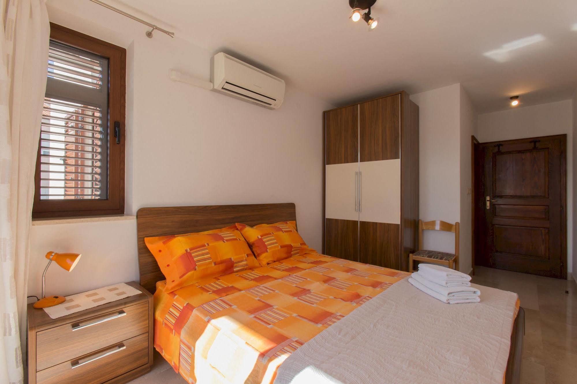 Guesthouse Santin Ровинь Экстерьер фото