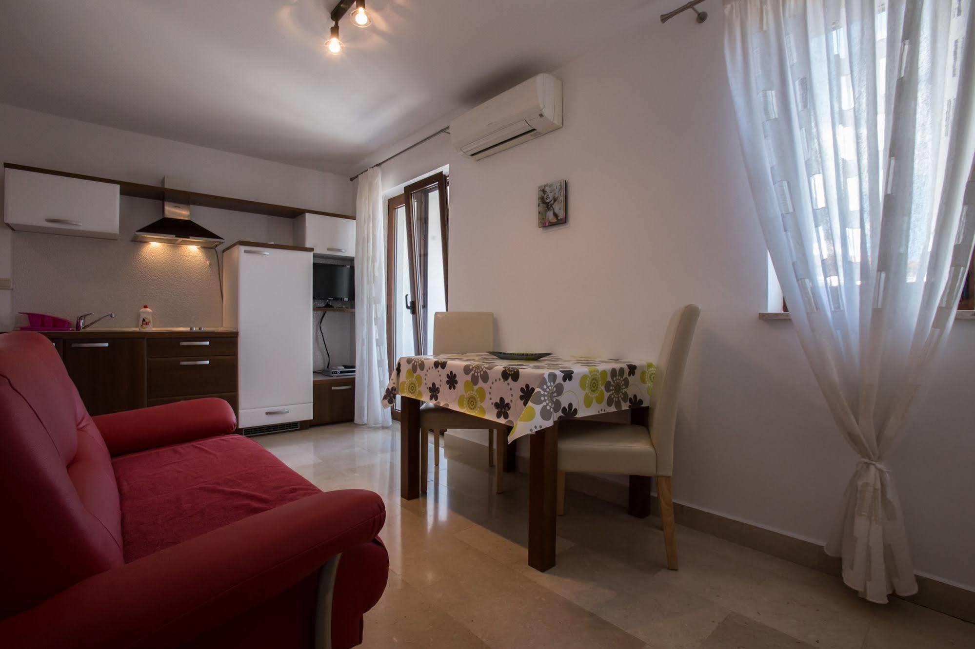 Guesthouse Santin Ровинь Экстерьер фото