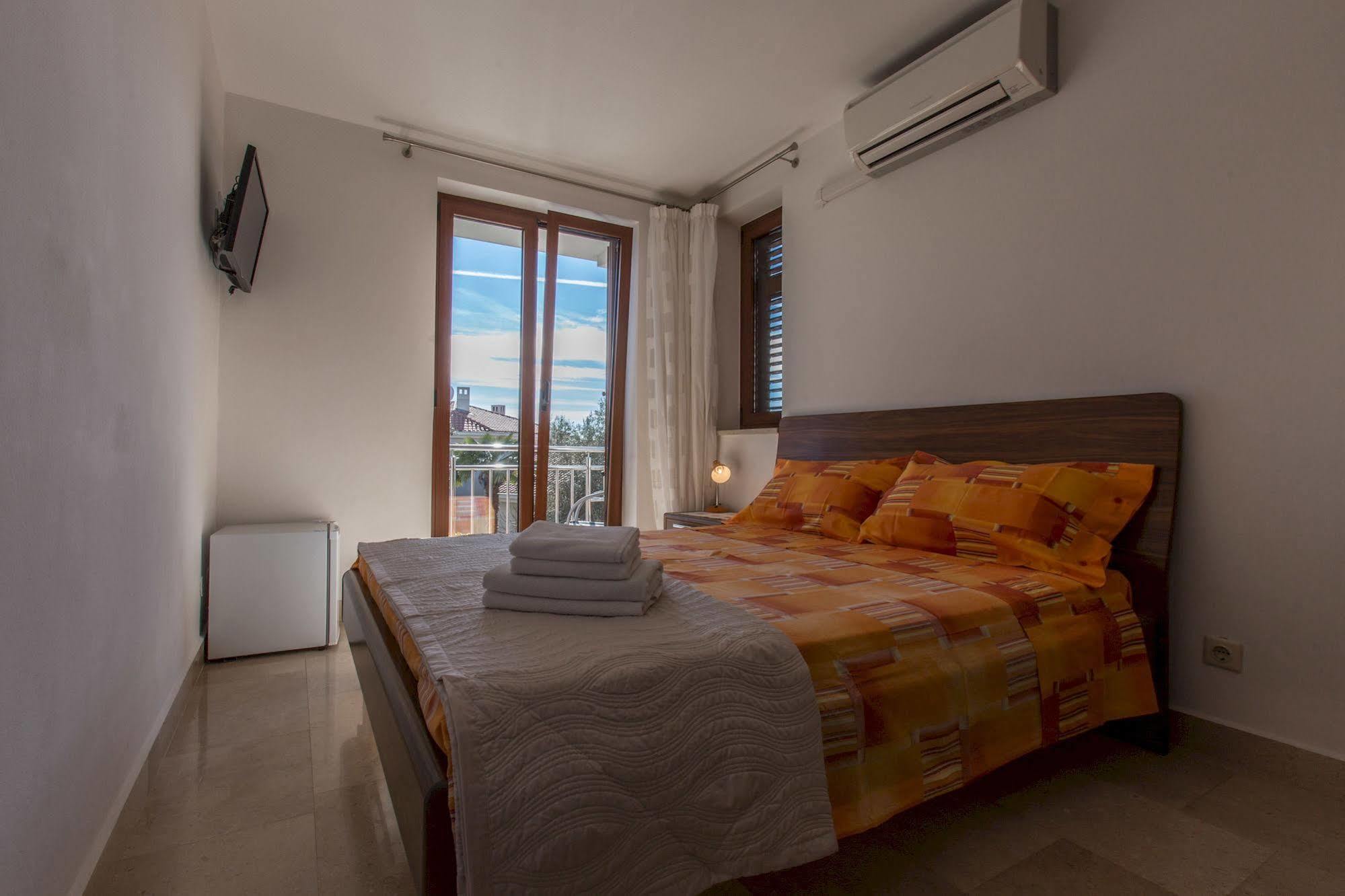 Guesthouse Santin Ровинь Экстерьер фото