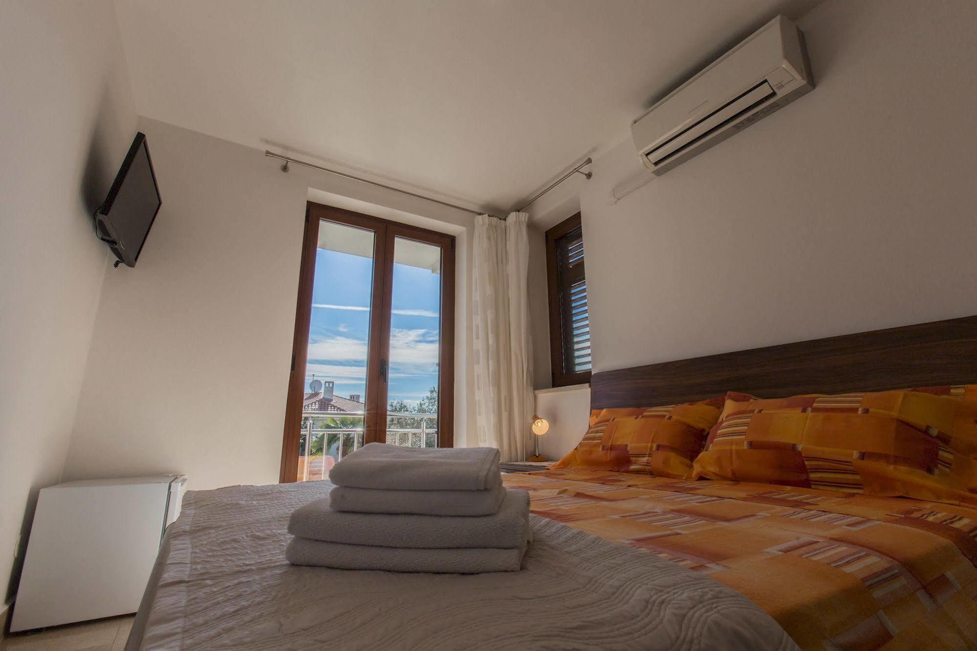 Guesthouse Santin Ровинь Экстерьер фото